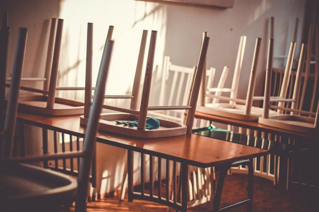 class_classroom_room_school_empty_interior_chairs_table-1373591