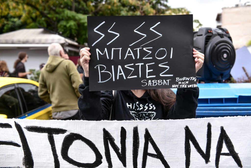 ΣΥΓΚΕΝΤΡΩΣΗ ΚΑΙ ΠΟΡΕΙΑ ΔΙΑΜΑΡΤΥΡΙΑΣ ΓΙΑ ΤΗΝ ΥΠΟΘΕΣΗ ΒΙΑΣΜΟΥ ΚΑΙ ΜΑΣΤΡΩΠΕΙΑΣ ΤΟΥ 12χρονου ΚΟΡΙΤΣΙΟΥ ΣΤΑ ΣΕΠΟΛΙΑ  (ΤΑΤΙΑΝΑ ΜΠΟΛΑΡΗ / EUROKINISSI)