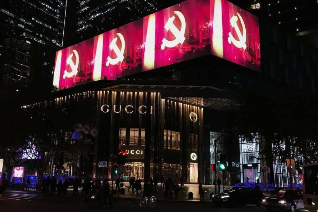 2025-03-19_EE_Kina_Gucci
