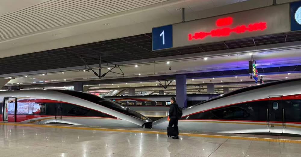 2025-11_Kosmodromio_Papado_Kina_trena