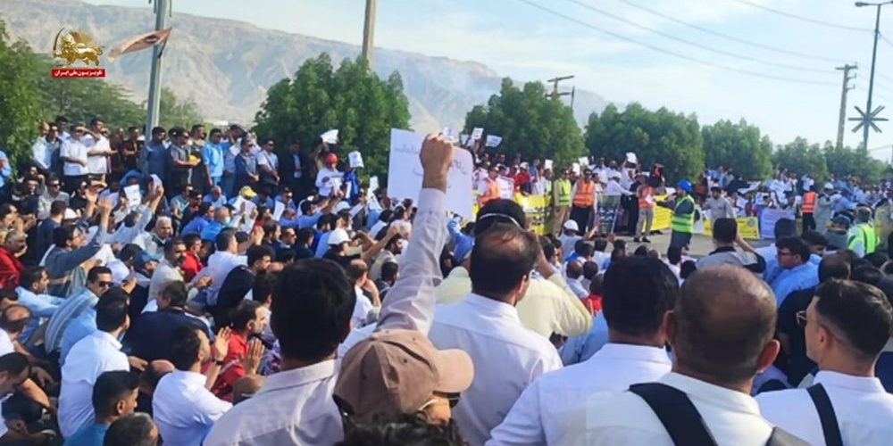 Massive-Protest-by-Thousands-of-South-Pars-Gas-Workers-e1768211694874