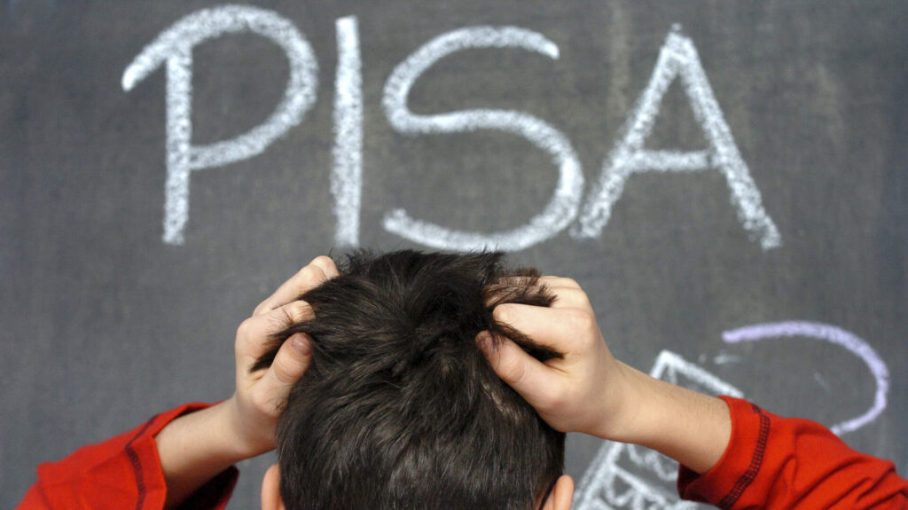 PISA 2025: Το ελληνικό σχολείο έχει βαθύ, συστημικό πρόβλημα, όπως και η κοινωνία γύρω του. 16 παρατηρήσεις εν θερμώ